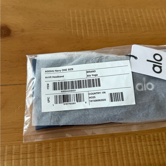 Alo Yoga Airlift Headband Navy Brand New In Bag One Size - Picture 2 of 4